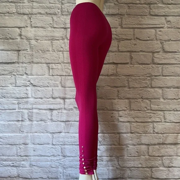 NWOT Magenta Pink Seamless Embellished Shirred Ankle Leggings OSFA - Picture 4 of 9